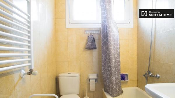 Habitación soleada en apartamento de 3 dormitorios en Getxo, Bilbao