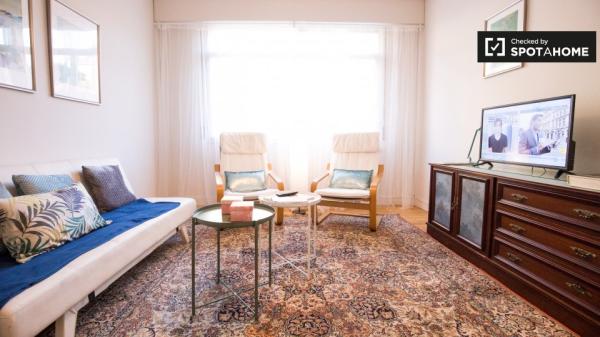 Habitación luminosa en apartamento de 3 dormitorios en Uribarri, Bilbao