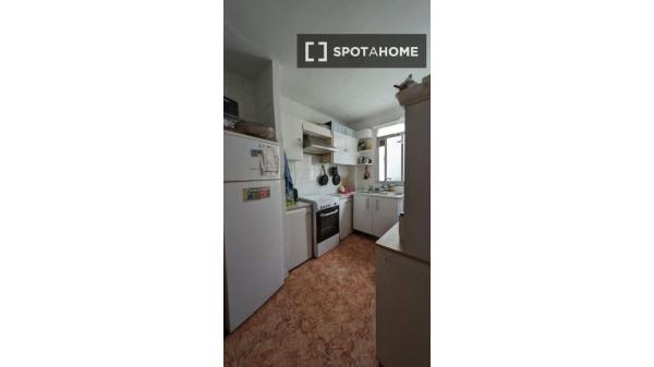 Amplia habitación en apartamento de 3 dormitorios en Patraix, Valencia