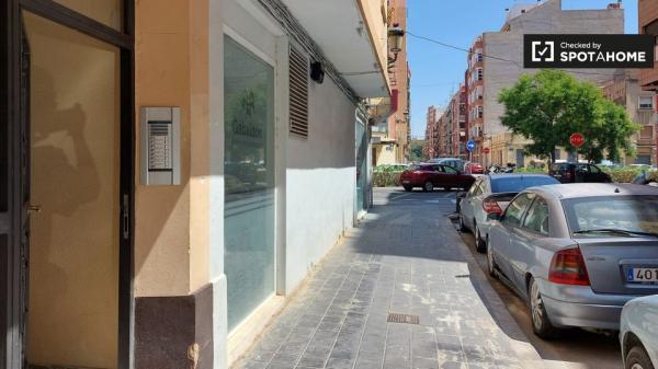 Camera esterna in appartamento con 3 camere da letto a Patraix, Valencia