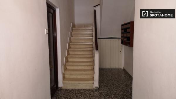 Spaziosa camera in appartamento con 3 camere da letto a Rascanya, Valencia