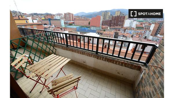 Zimmer zu vermieten in 4-Zimmer-Wohnung in Bilbao