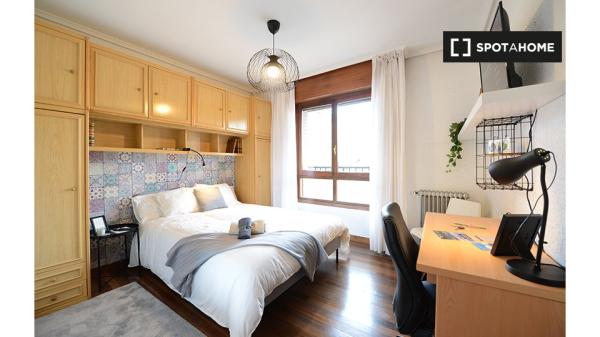 Zimmer zu vermieten in 4-Zimmer-Wohnung in Bilbao