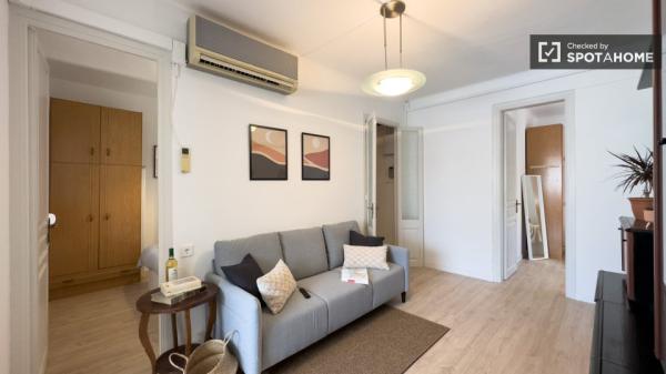 Se alquila habitación en apartamento de 3 dormitorios en Barcelona