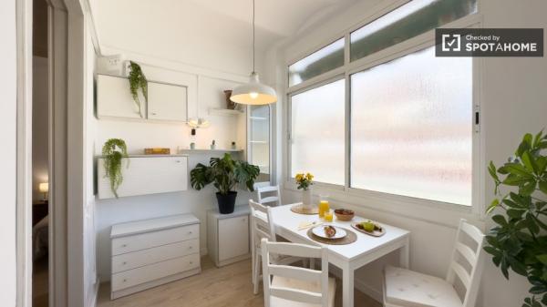 Se alquila habitación en apartamento de 3 dormitorios en Barcelona