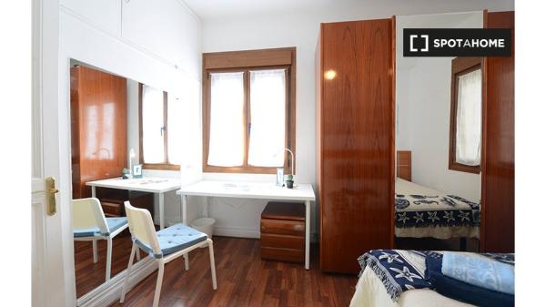 Se alquila habitación en piso de 3 dormitorios en Santutxu, Bilbao