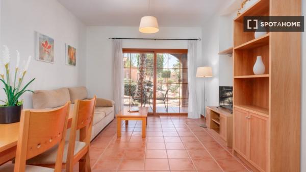 Bungalow de 2 dormitorios en alquiler en Alicante