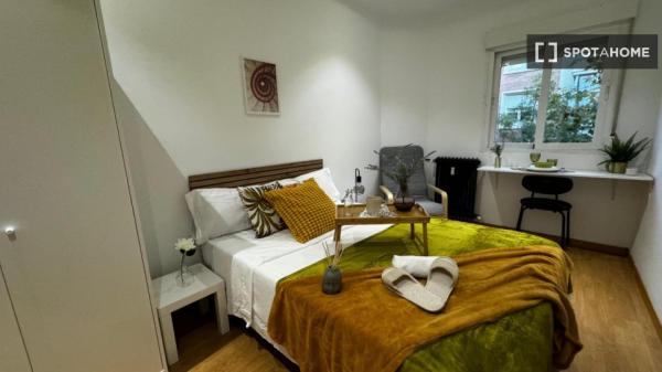 Quarto incrível em apartamento perto de Bernabeu