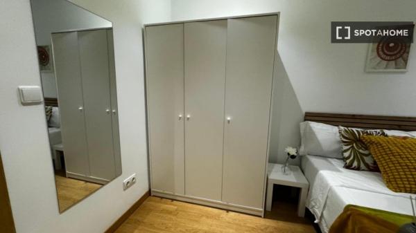 Quarto incrível em apartamento perto de Bernabeu