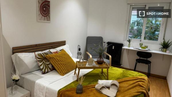 Quarto incrível em apartamento perto de Bernabeu