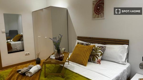 Quarto incrível em apartamento perto de Bernabeu