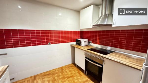 Quarto incrível em apartamento perto de Bernabeu