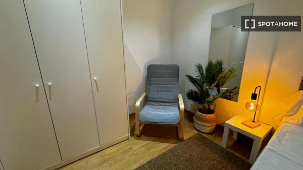 Quarto incrível em apartamento perto de Bernabeu