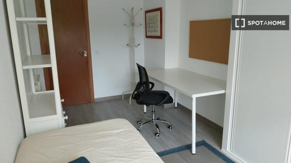 Habitación en piso compartido en Alcalá de Henares.