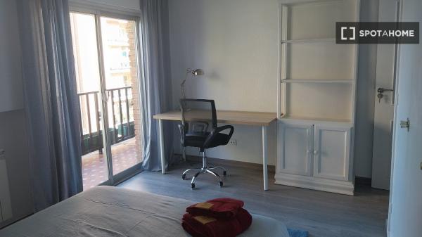 Habitación en piso compartido en Alcalá de Henares.