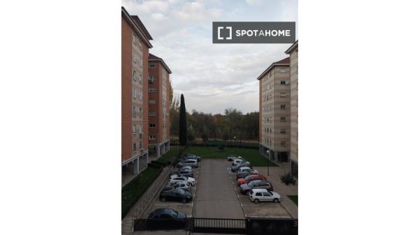 Habitación en piso compartido en Alcalá de Henares.