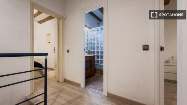 Apartamento entero de 2 dormitorios en Barcelona.