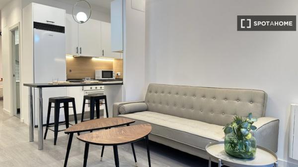 Apartamento de 1 dormitorio en alquiler en Lucero, Madrid