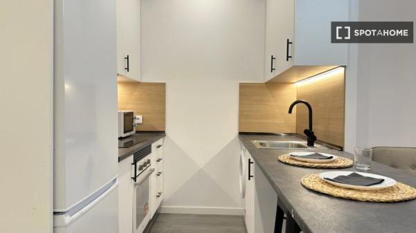 Apartamento de 1 dormitorio en alquiler en Lucero, Madrid