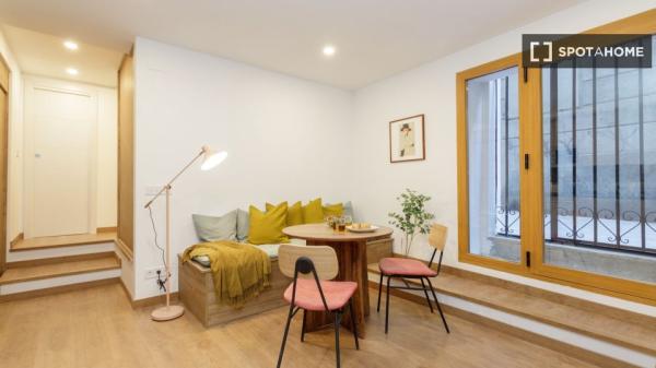 Apartamento entero de 2 dormitorios en Barcelona.