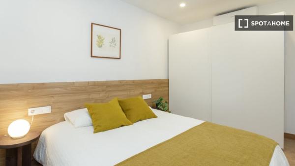 Apartamento entero de 2 dormitorios en Barcelona.