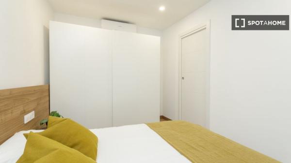 Apartamento entero de 2 dormitorios en Barcelona.