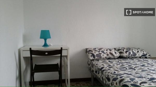 Furnished room in shared apartment in El Raval, Barcelona