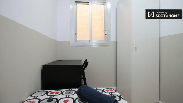 Habitación cómoda en alquiler en el apartamento de 6 dormitorios, El Raval