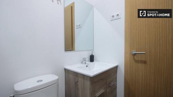 Habitación cómoda en alquiler en el apartamento de 6 dormitorios, El Raval