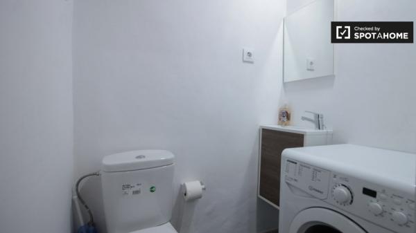 Habitación cómoda en alquiler en el apartamento de 6 dormitorios, El Raval