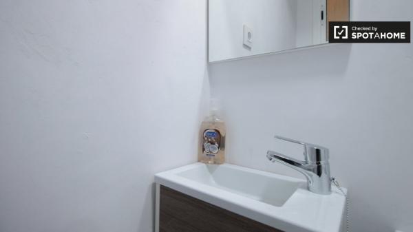 Habitación cómoda en alquiler en el apartamento de 6 dormitorios, El Raval