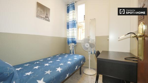 Habitación amueblada en apartamento de 4 dormitorios en El Raval, Barcelona