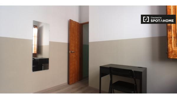 Acogedora habitación en apartamento de 3 dormitorios en El Raval, Barcelona