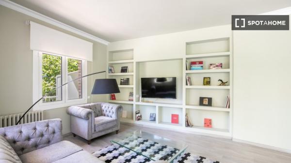 Spacious and comfortable apartment in Eixample Esquerra