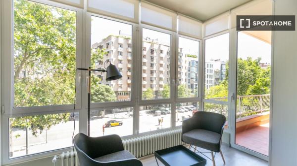 Spacious and comfortable apartment in Eixample Esquerra