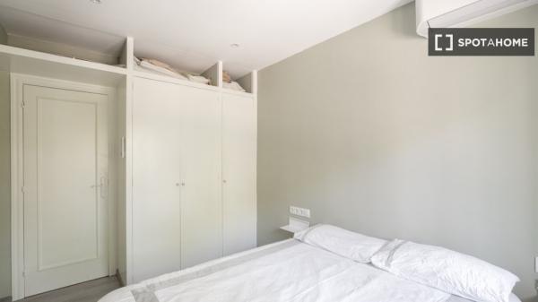 Spacious and comfortable apartment in Eixample Esquerra