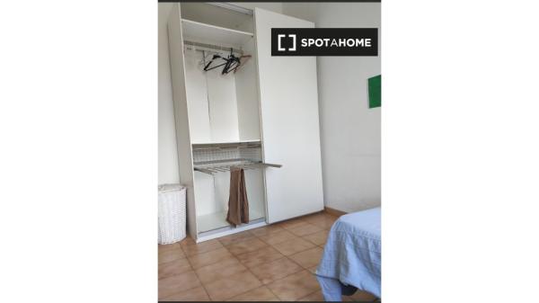 Alquiler de habitaciones en piso de 3 dormitorios en Sevilla