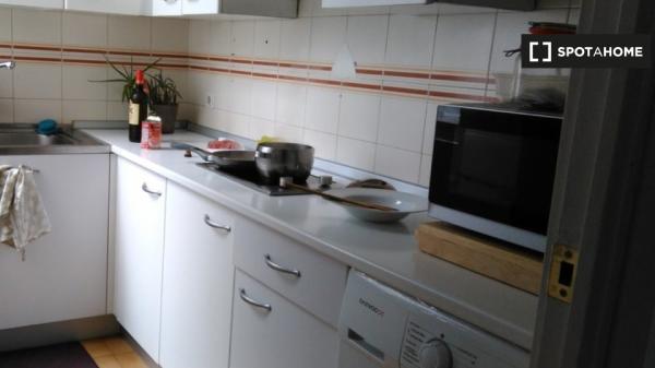 Alquiler de habitaciones en piso de 3 dormitorios en Sevilla