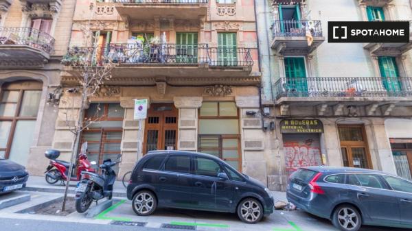 Estudio en alquiler en Sant Antoni, Barcelona.