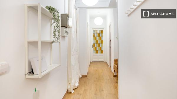 Habitaciones para alquilar en apartamento de 4 dormitorios en Barcelona