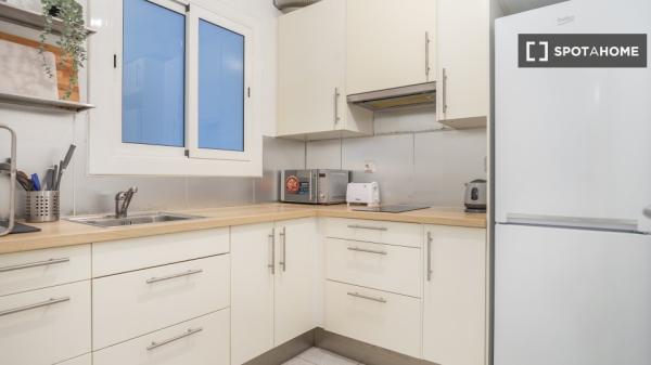 Habitaciones para alquilar en apartamento de 4 dormitorios en Barcelona