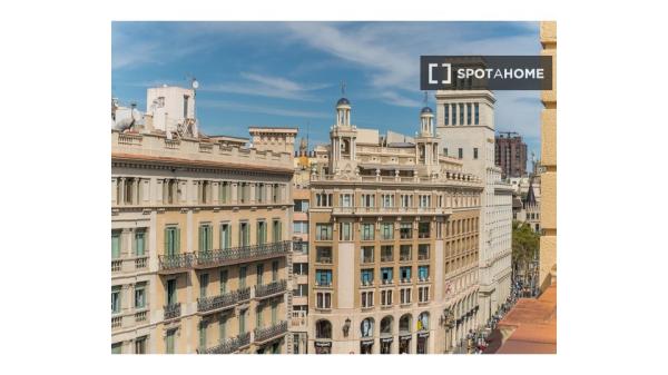 Se alquila habitación en piso de 5 habitaciones en Barcelona