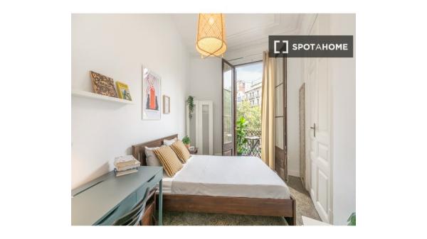 Chambres à louer dans un appartement de 7 chambres à Barcelone