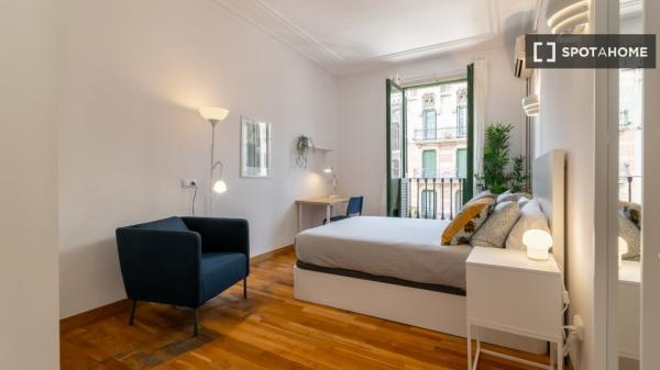 ¡Habitación compartida en alquiler en Barcelona!