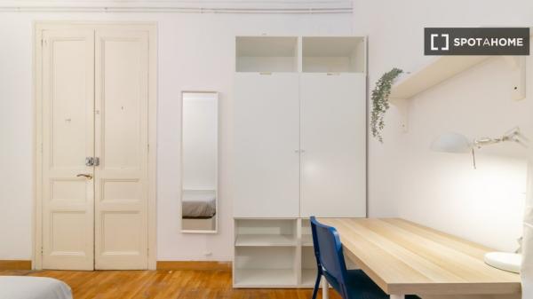 ¡Habitación compartida en alquiler en Barcelona!