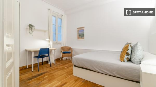 ¡Habitación compartida en alquiler en Barcelona!