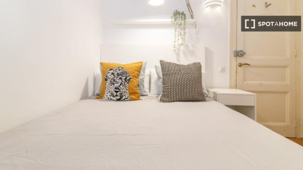 ¡Habitación compartida en alquiler en Barcelona!