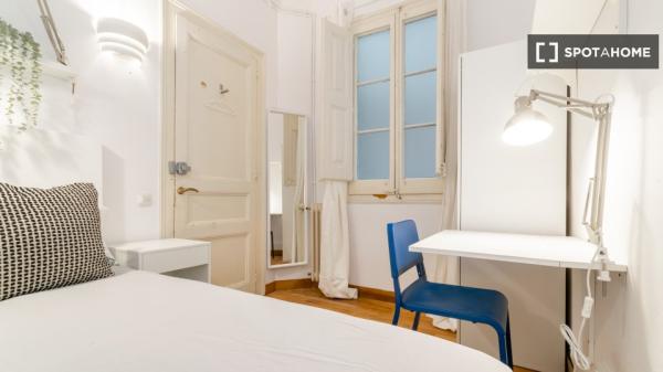 ¡Habitación compartida en alquiler en Barcelona!