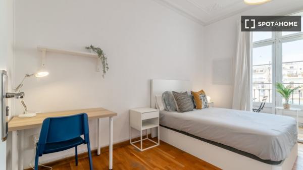 ¡Habitación compartida en alquiler en Barcelona!