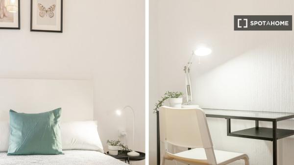 Zimmer zu vermieten in 4-Zimmer-Wohnung in Barcelona